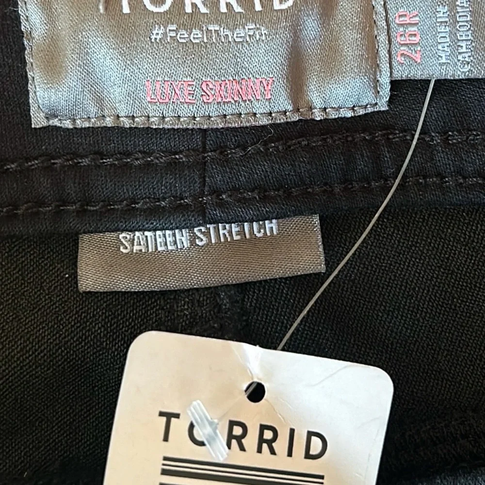 Torrid Luxe Mid-Rise Skinny Jeans Sateen Stretch size 26R New w tags - Picture 5 of 9